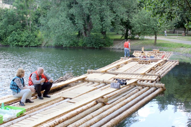 Zhruba 60 metrů dlouhý vorový pramen na Brněnské přehradě. Zhruba 60 metrů dlouhý vorový pramen na Brněnské přehradě.