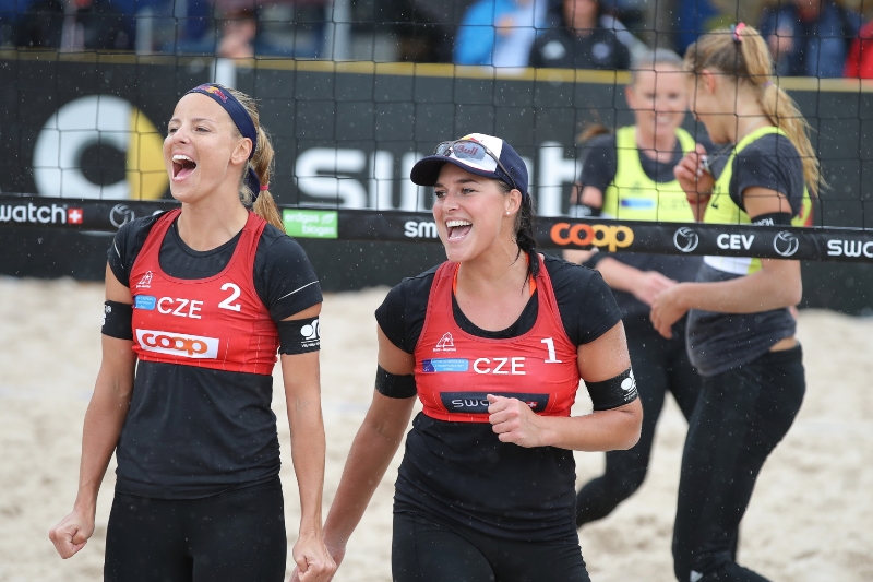 Český beachvolleyballový pár Markéta Sluková a Barbora Hermannová.