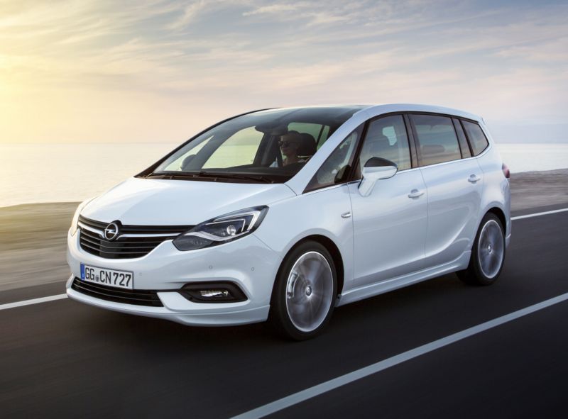 Nově tvarovaná příď nastupující generace modelu Zafira.