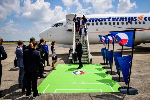 Repre přivítali i na letišti. Vrbovi svěřenci se ještě hodně nalétají.