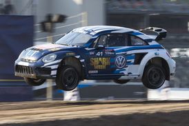 Americký pilot v letošní sezoně řádí v rallycrossu.