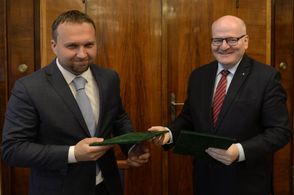 Ministři zemědělství Marian Jurečka (vlevo) a kultury Daniel Herman.