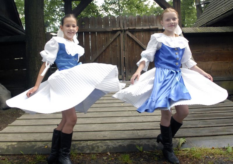 Ondrášova valaška navazuje na armádní festival Rožnovská valaška. Ondrášova valaška navazuje na armádní festival Rožnovská valaška.