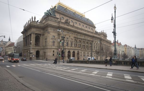 Národní divadlo bylo poprvé zkušebně otevřeno před 135 lety. Národní divadlo bylo poprvé zkušebně otevřeno před 135 lety.