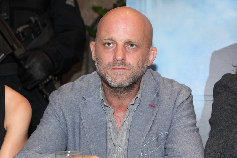 Hynek Čermák je vážně šťastlivec, nahé ženy mu padají k nohám.