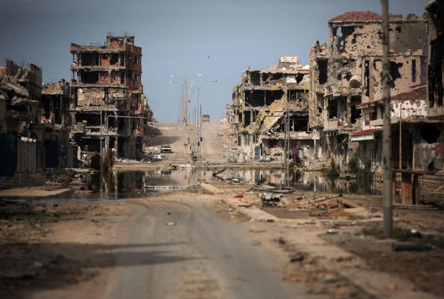 Z bašty Islámského státu v libyjské Syrtě jsou trosky. Sami radikálové byli obklíčeni v centru města.