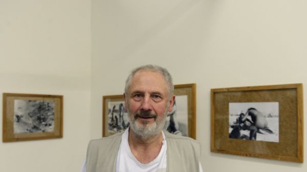Sochař Kurt Gebauer.