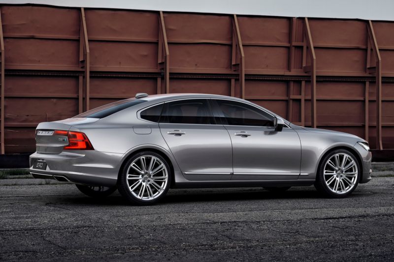 Volvo S90 je jedním z modelů s novým paketem.