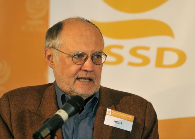 Politik a filosof Václav Bělohradský na briefingu v Olomouci.