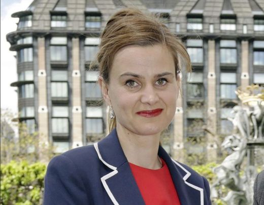 Poslankyně Jo Coxová.