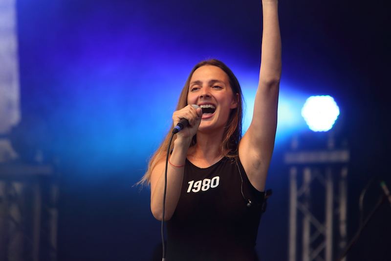 Bára Poláková přichází hned se třemi verzemi svého nového klipu.
