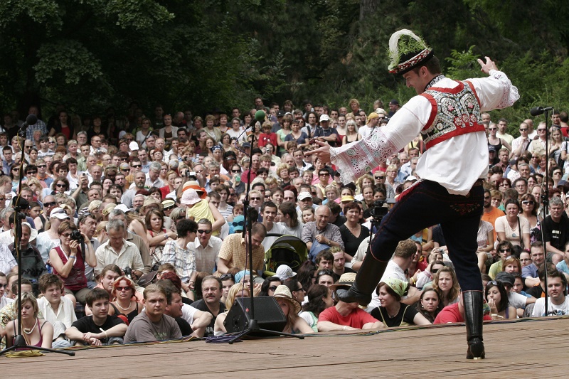 Součástí festivalu je i soutěž o nejlepšího tanečníka slováckého verbuňku. Tanec je zapsán na seznamu UNESCO.