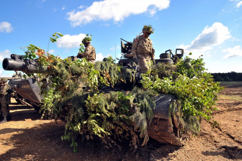 Tanky NATO při vojenském cvičení Anakonda v Polsku. Tanky NATO při vojenském cvičení Anakonda v Polsku.