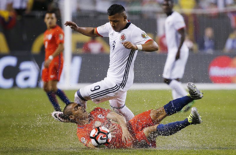Fotbalisté Chile postoupili na šampionátu Copa América do finále, v němž se stejně jako vloni utkají s Argentinou. 