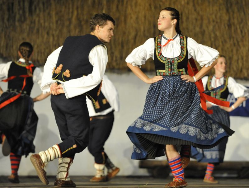 Letos pořadatelé festivalu očekávají 120 souborů a skupin. Letos pořadatelé festivalu očekávají 120 souborů a skupin.