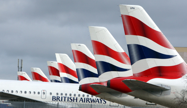 Společnost IAG, vlastník aerolinií British Airways varovala, že po výsledku referenda nebude letos schopna dosáhnout plánovaného zisku.