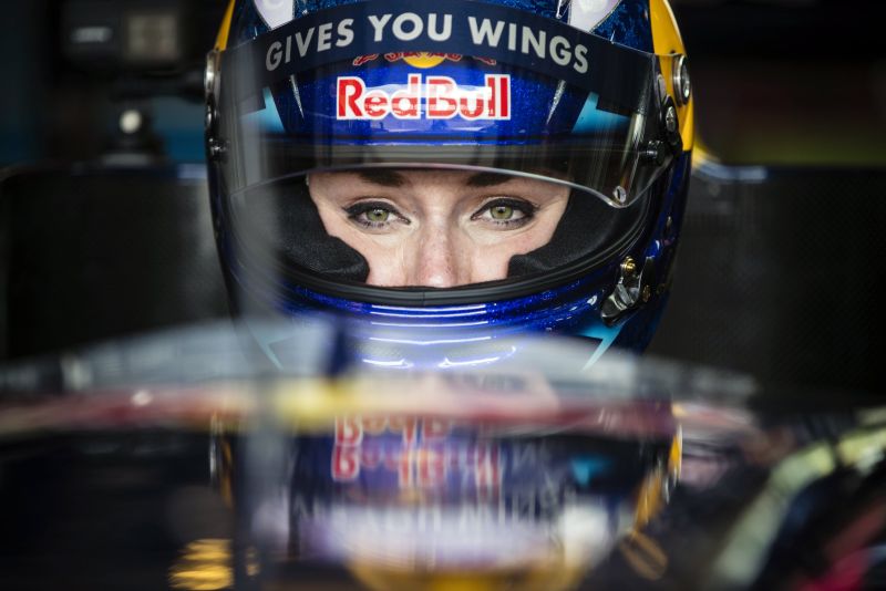 Americká lyžařka Lindsey Vonnová si vyzkoušela vůz Formule 1.