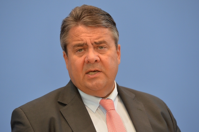 Německý vicekancléř a předseda sociální demokracie Sigmar Gabriel. Německý vicekancléř a předseda sociální demokracie Sigmar Gabriel.