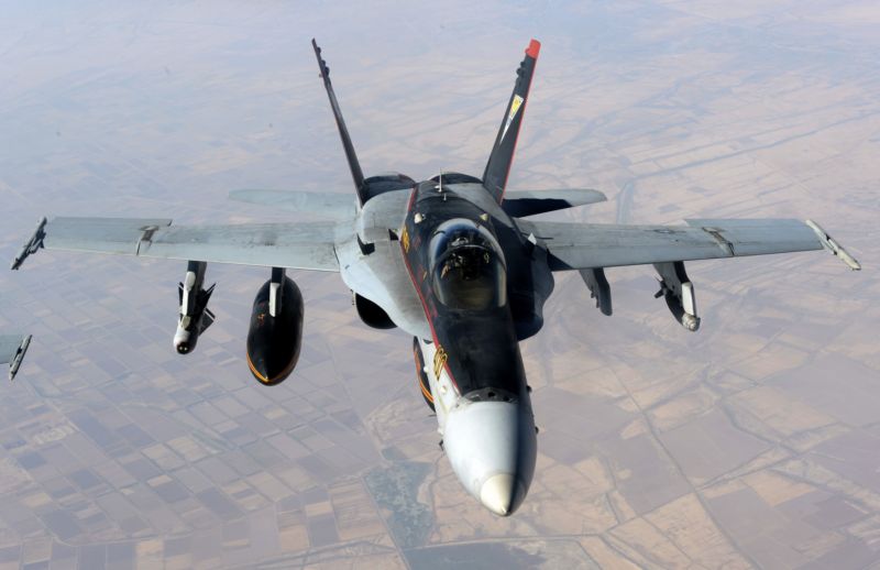 Armádní letoun se chystá bombardovat pozice takzvaného Islámského státu (ilustrační foto).