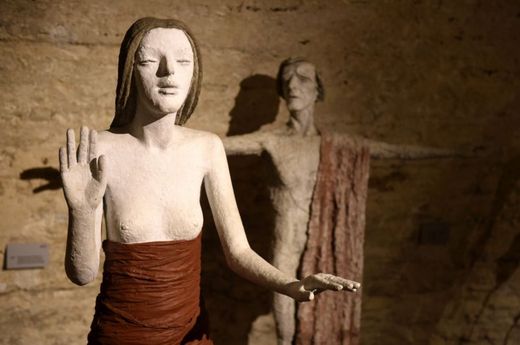 Stálá expozice soch Olbrama Zoubka ve sklepení zámku Litomyšl.