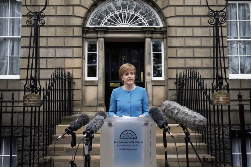 První skotská ministryně Nicola Sturgeonová. První skotská ministryně Nicola Sturgeonová.