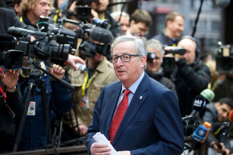 Předseda Evropské komise Jean-Claude Juncker čelil obvinění z politické odpovědnosti, které ustál a zůstal v čele úřadu.