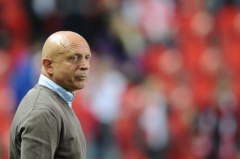 Trenér mladoboleslavských fotbalistů Karel Jarolím odmítá, že by měl nabídku na působení u národního týmu, pokud se Pavel Vrba rozhodne odejít do Machačkaly. Trenér mladoboleslavských fotbalistů Karel Jarolím odmítá, že by měl nabídku na působení u národního týmu, pokud se Pavel Vrba rozhodne odejít do Machačkaly.