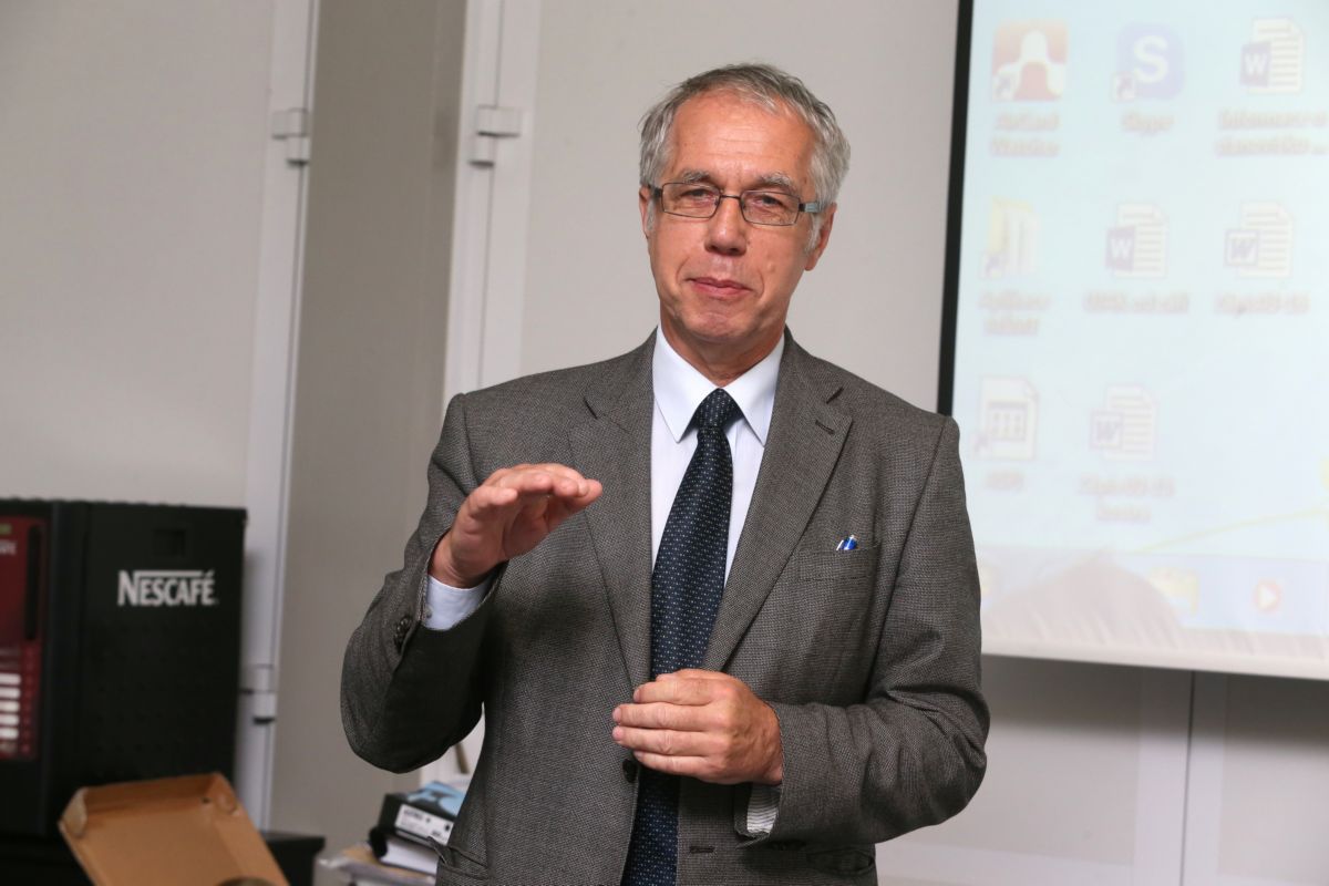 Navržený předseda Národního akreditačního úřadu Stanislav Labík vnímá nabídnuté angažmá jako výzvu. „Nahradit paní profesorku Dvořákovou nebude jednoduché, snad to ale dokážu,“ říká.