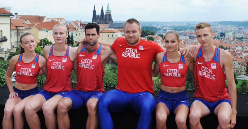 Na snímku čeští atleti (zleva) Nikola Bendová, Michaela Hrubá, Jan Kudlička, Tomáš Staněk, Tereza Vokálová a Filip Sasínek, kteří prezentovali kolekce atletických dresů pro letní olympijské hry.