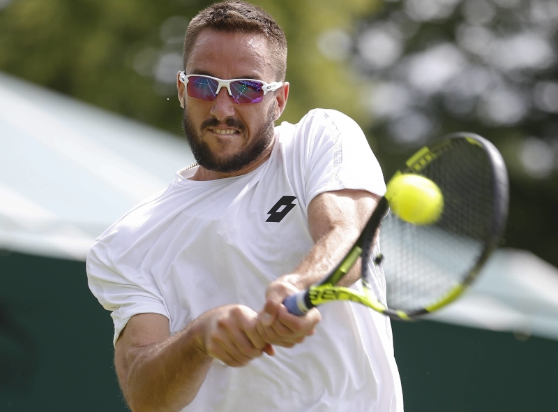 Srb Viktor Troicki skončil ve Wimbledonu s hodně horkou hlavou.