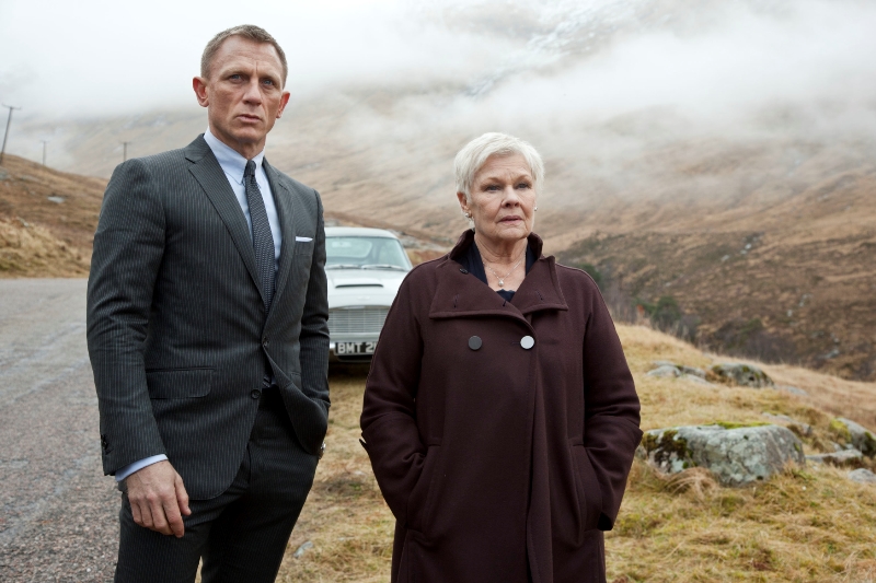 Skyfall byl pro Judi Dench v roli M poslední bondovkou, ani agent 007 v podání Daniela Craiga ji neochránil.