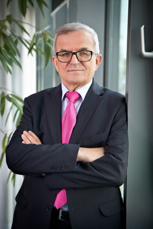 Novým předsedou představenstva bude od 2. července Andrzej Modrzejewski.