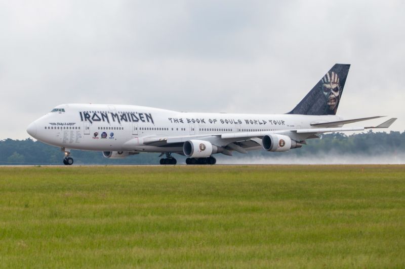 Boeing 747-8 oblibuje i metalová skupina Iron Maiden, která v něm přiletěla do Německa (ilustrační foto).