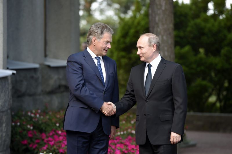 Finský prezident Sauli Niinisto (vlevo) a jeho ruský protějšek Vladimir Putin.