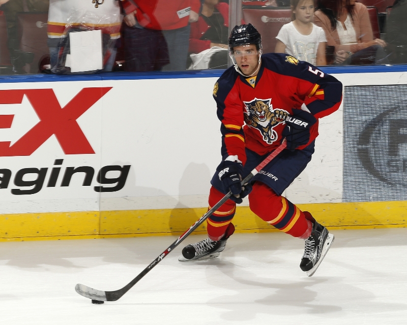 Kanadský obránce Aron Ekblad.