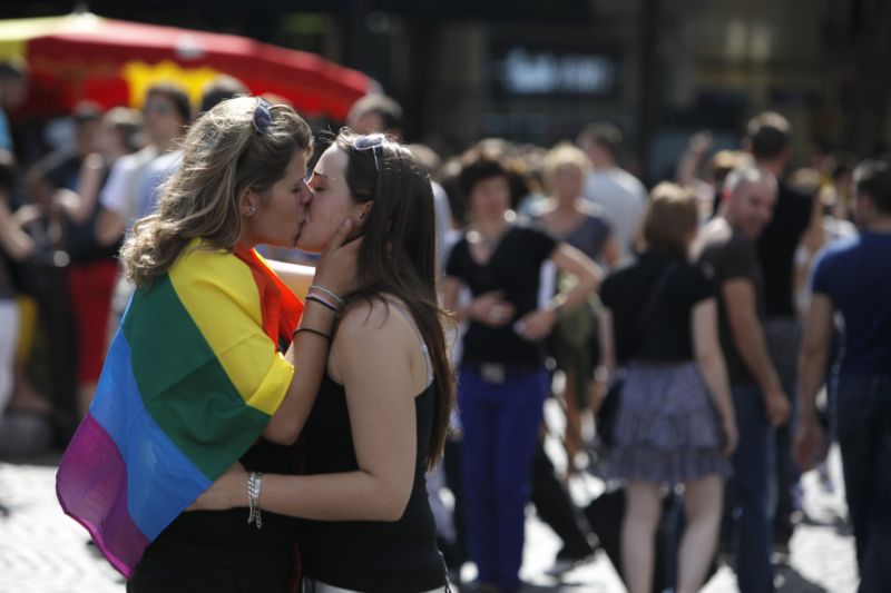 V Paříži se uskutečnil pochod Gay Pride za větší práva homosexuálů. 