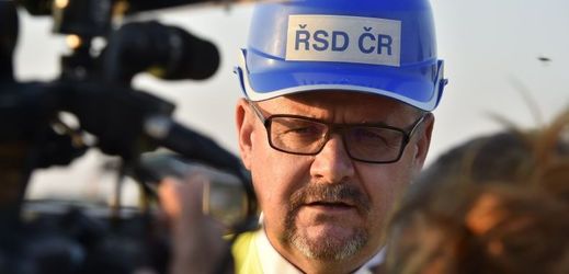 Ministr dopravy Dan Ťok (za ANO).