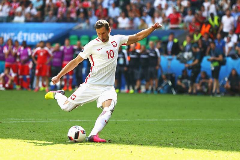 Polský záložník Grzegorz Krychowiak