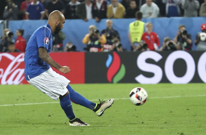 Simone Zaza při penaltě proti Německu.