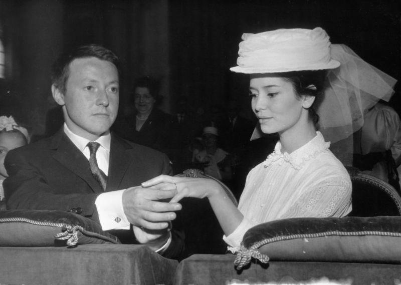 Roger Dumas během svatby s francouzskou herečkou Marie-José Natovovo v roce 1960.