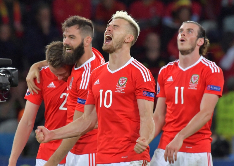 Záložník Walesu Aaron Ramsey se v semifinále nepředstaví.