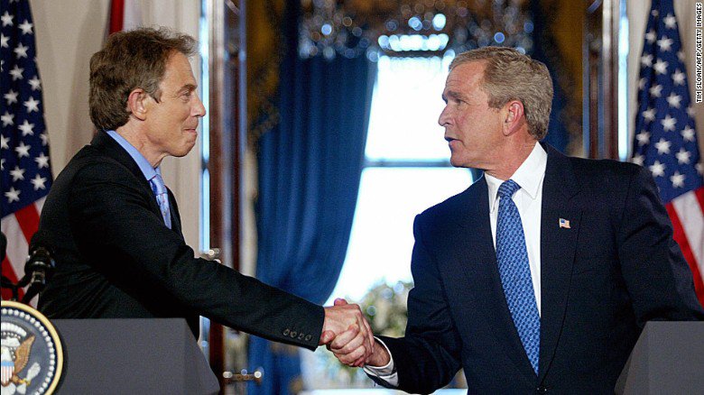 Někdejší britský premiér Tony Bali (vlevo) a někdejší prezident USA George Bush.