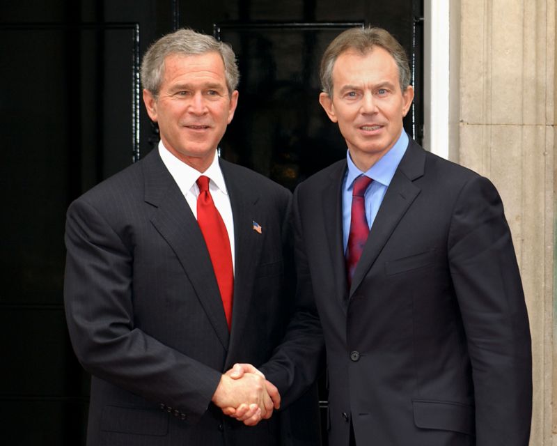 George Bush a Tony Blair.