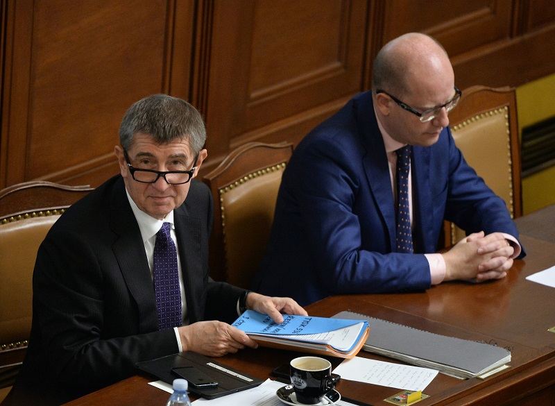 Ministr financí Andrej Babiš s premiérem Bohuslavem Sobotkou.  
