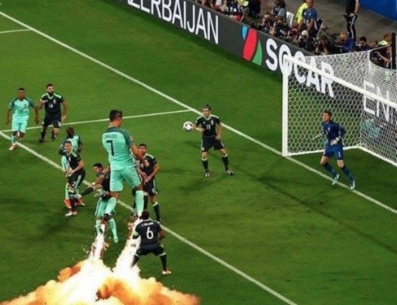 Ronaldo před gólovou hlavičkou.