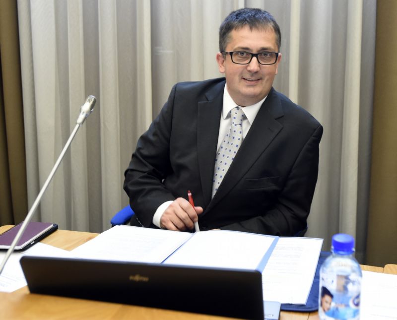 Náměstek Petr Hulinský se stěhuje z ministerstva školství na vnitro.