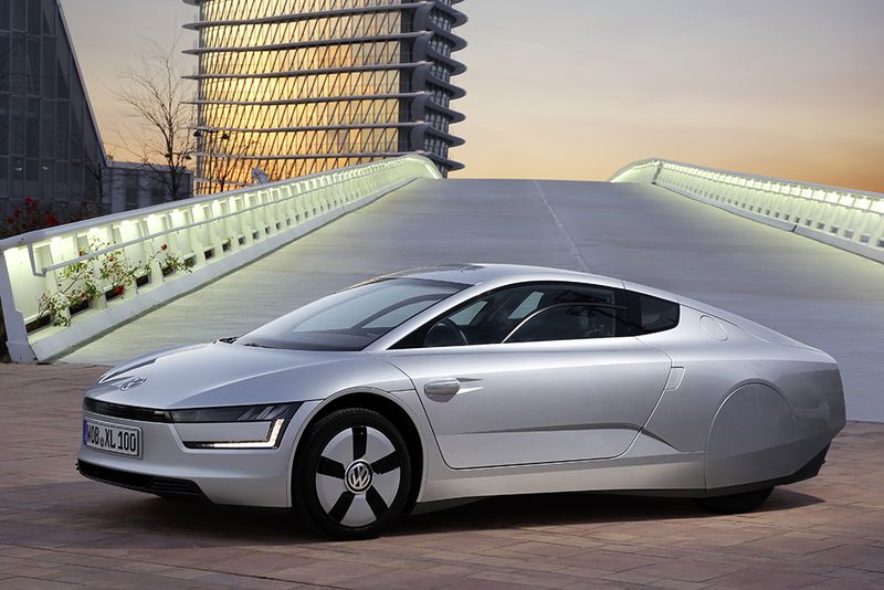 Revoluční model VW XL1 se bez zpětných zrcátek obešel.