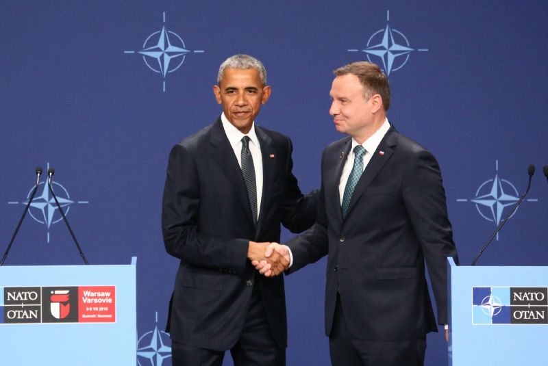 Americký prezident Barack Obama se v pátek ve Varšavě sešel se svým polským protějškem Andrzejem Dudou.