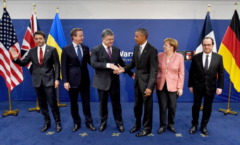Zástupci států na summitu NATO ve Varšavě.