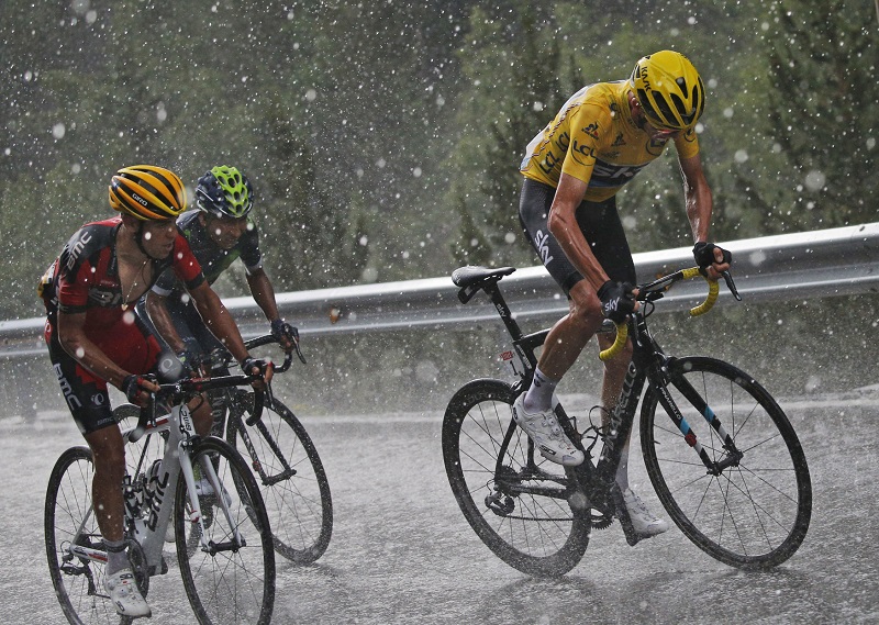 Froome v kopcích. 